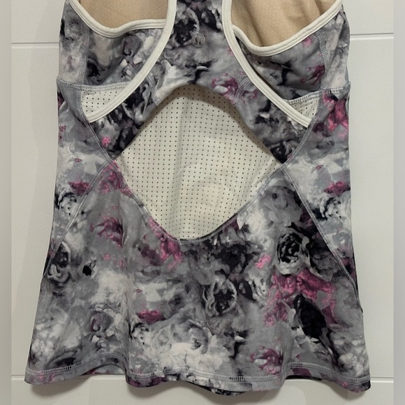 Lululemon: Women’s Sleeveless Top- Size 4 - Picture 4 of 10